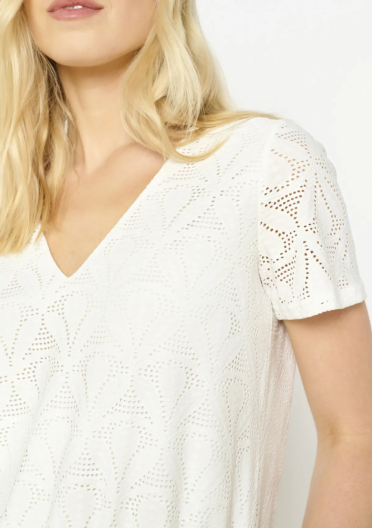 LolaLiza Geborduurd opengewerkt t-shirt- Tops En T-Shirts