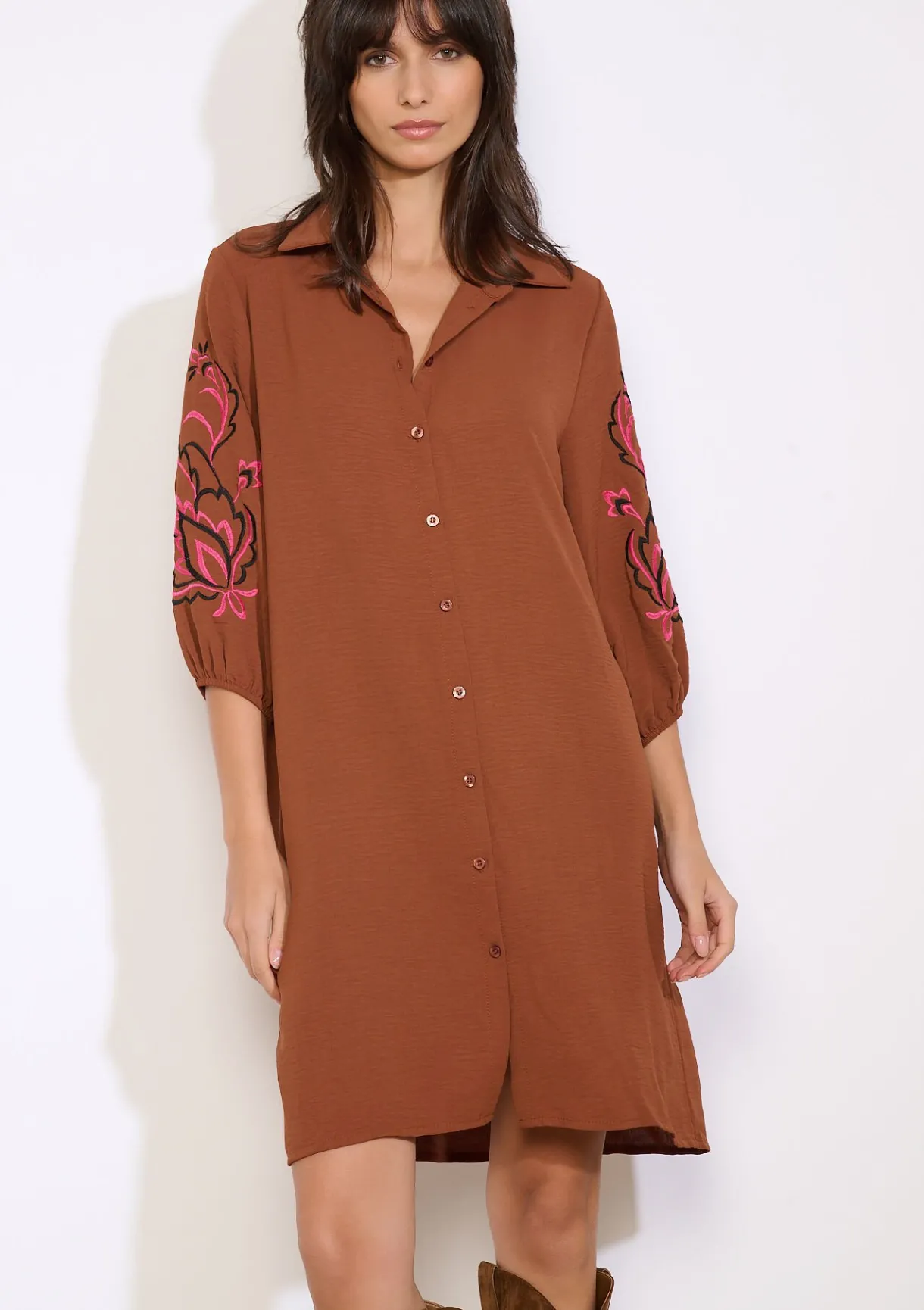 LolaLiza Geborduurde overhemdjurk- Jurken