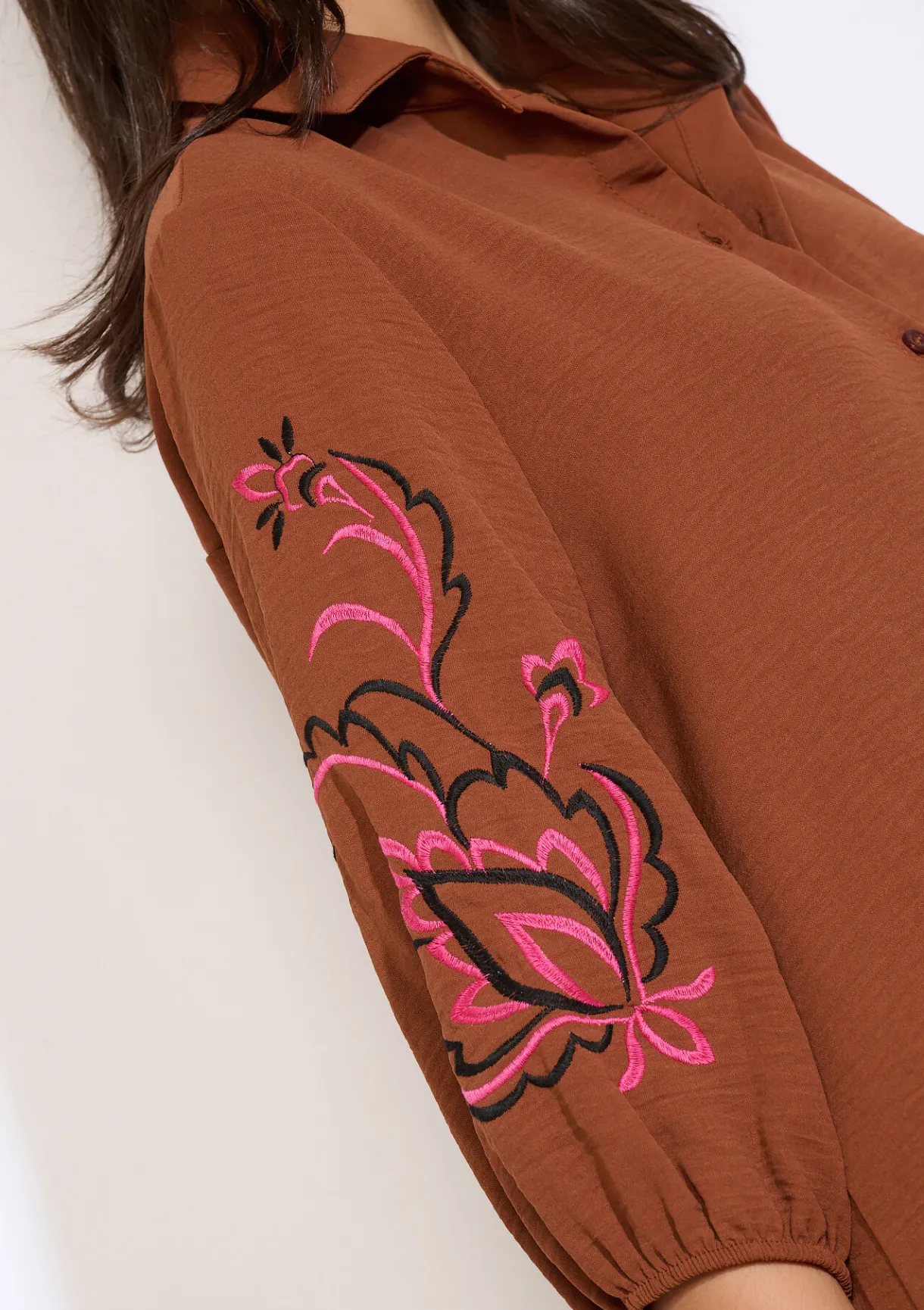 LolaLiza Geborduurde overhemdjurk- Jurken