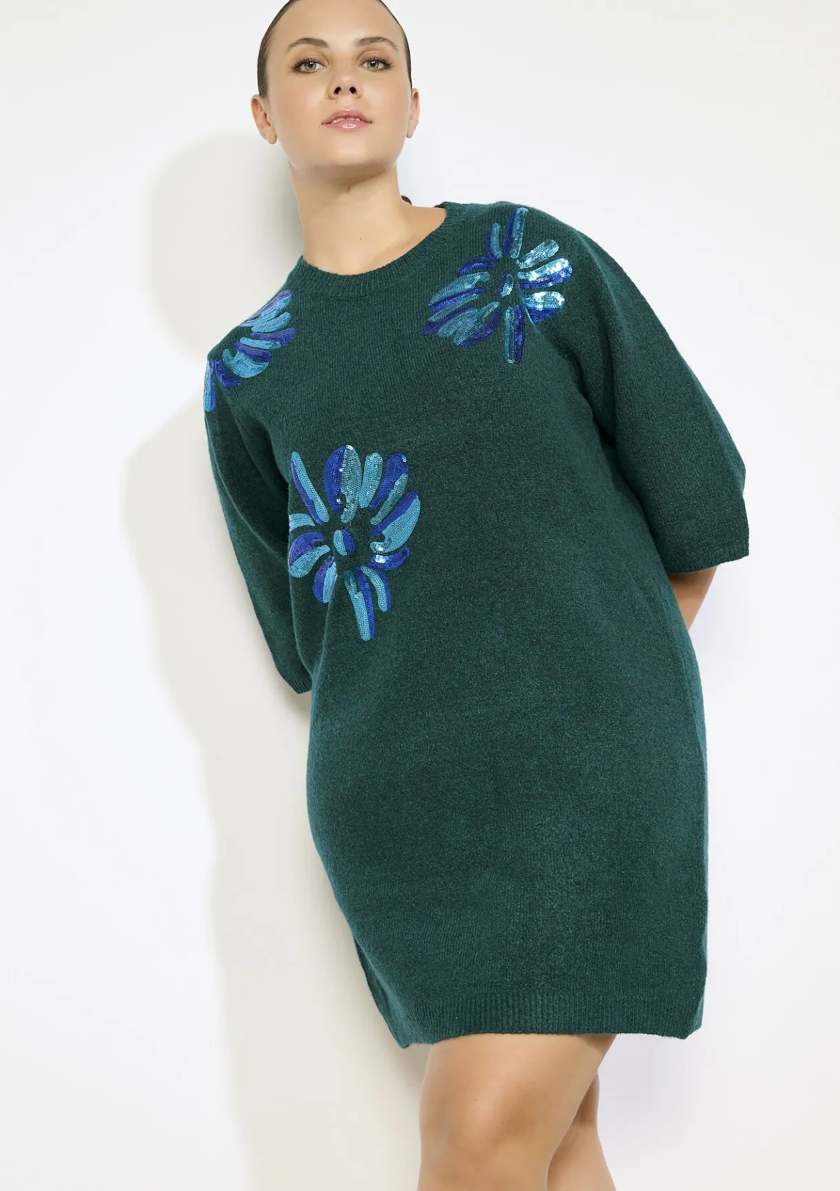 LolaLiza gebreide jurk met bloemenborduursel- Jurken