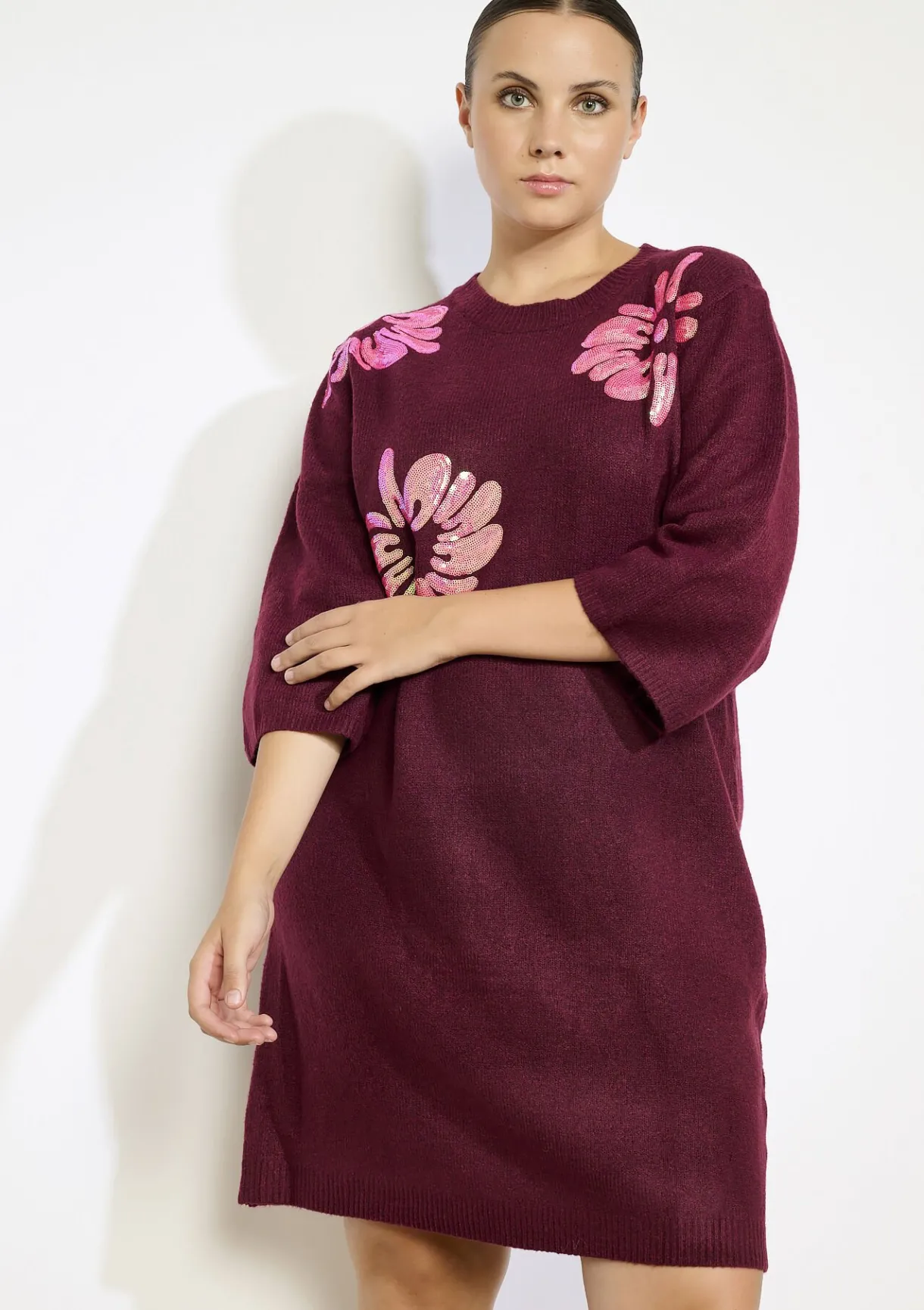 LolaLiza gebreide jurk met bloemenborduursel- Jurken