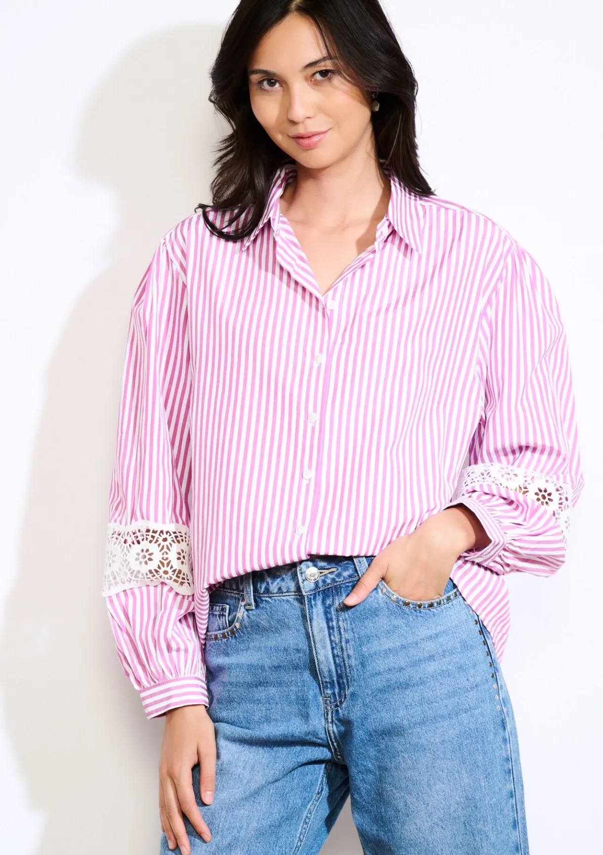 LolaLiza Gestreept overhemd met kantdetails- Blouses En Hemden