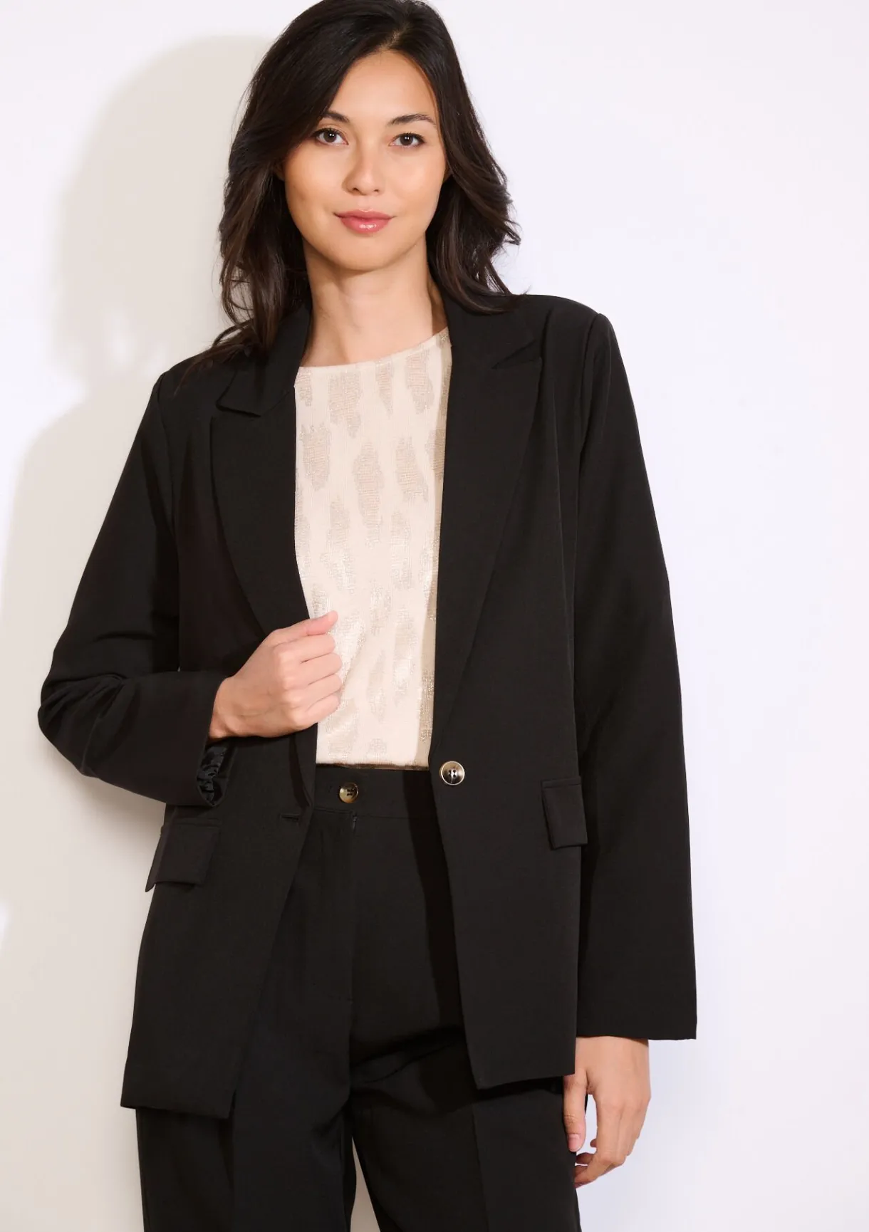 LolaLiza Getailleerde blazer met knoop- Vesten En Blazers|Co-Ord Sets