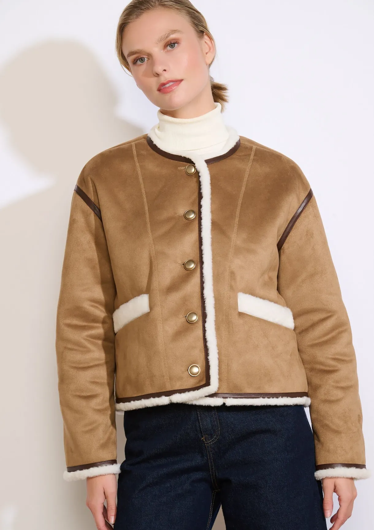 LolaLiza Korte jas in schapenvacht-look- Mantels En Jassen