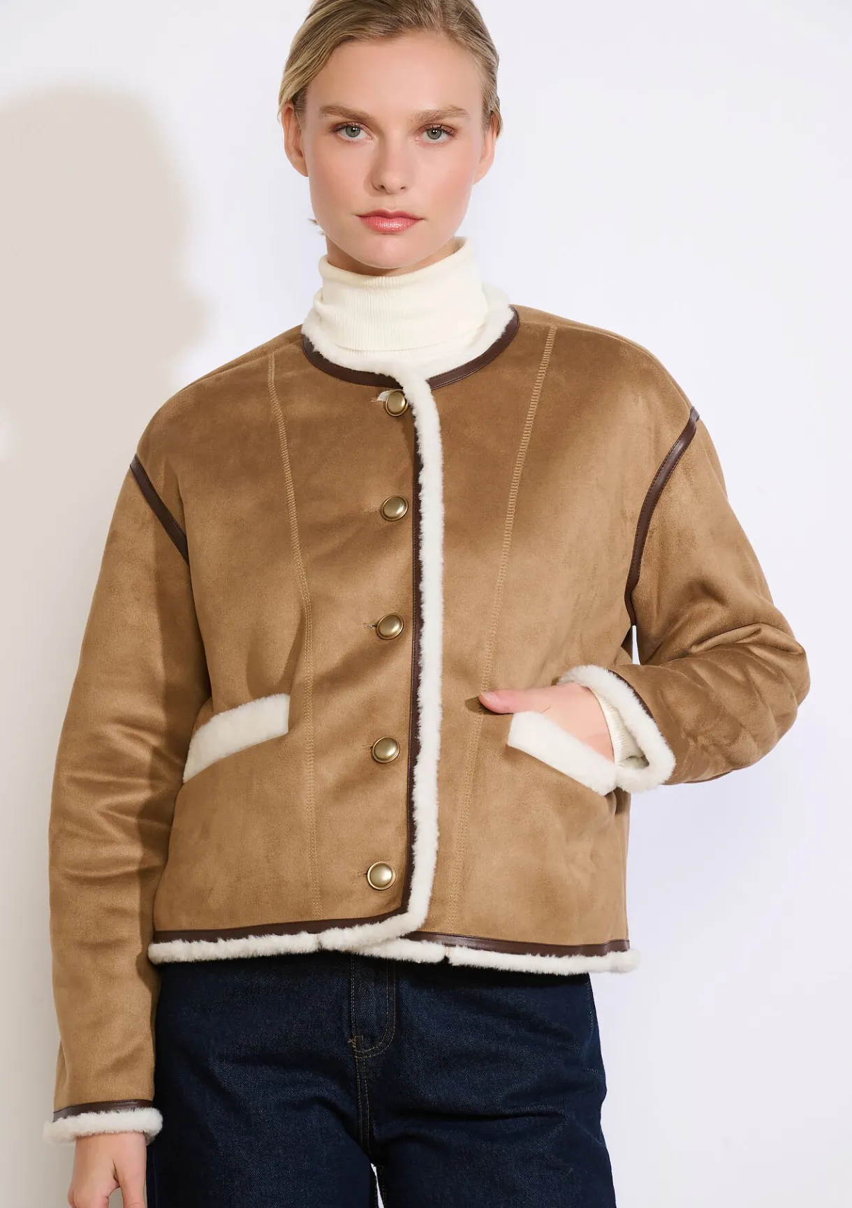 LolaLiza Korte jas in schapenvacht-look- Mantels En Jassen