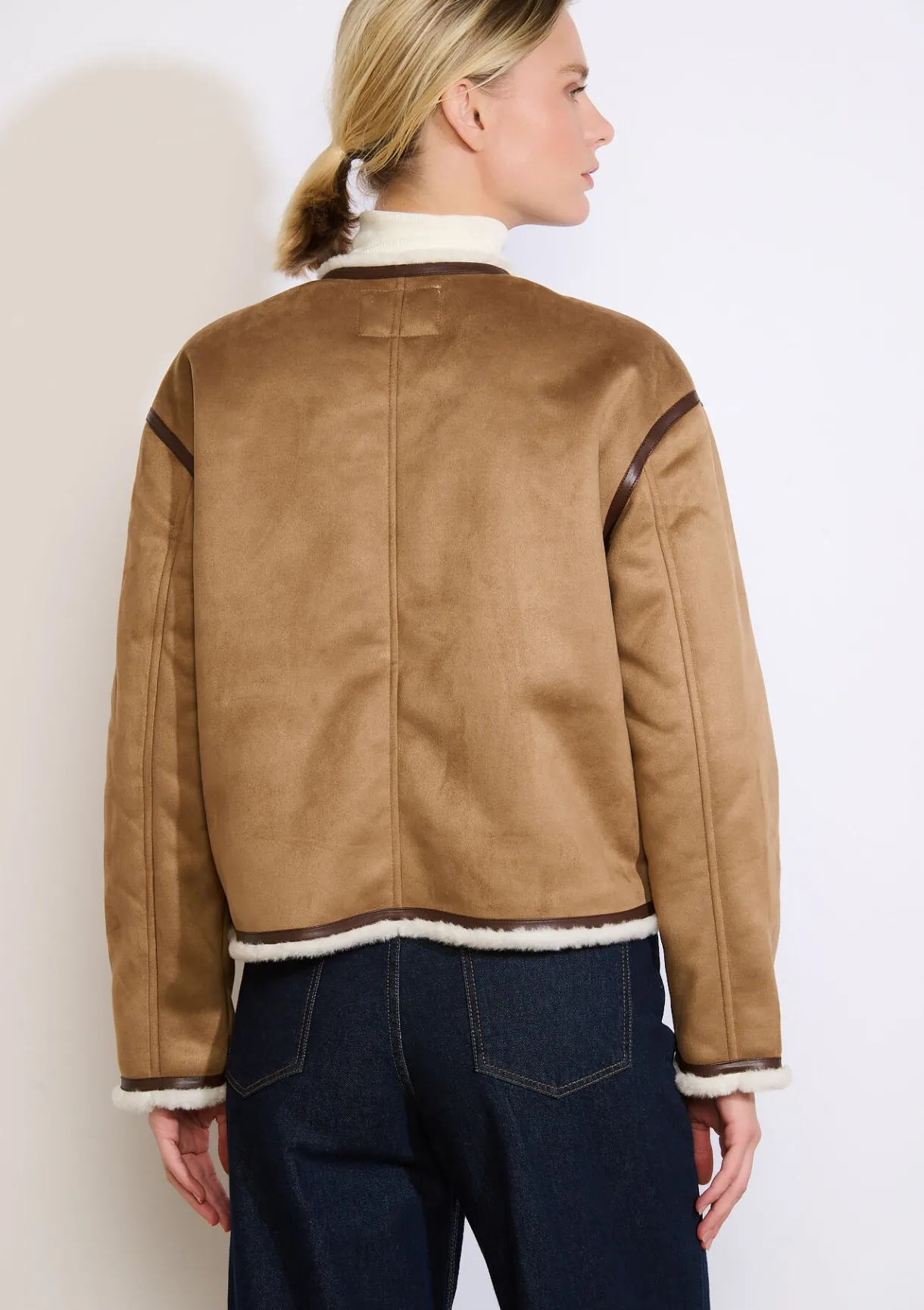 LolaLiza Korte jas in schapenvacht-look- Mantels En Jassen