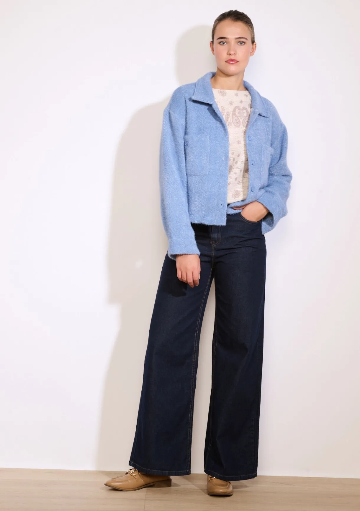 LolaLiza korte jas met textuur- Vesten En Blazers