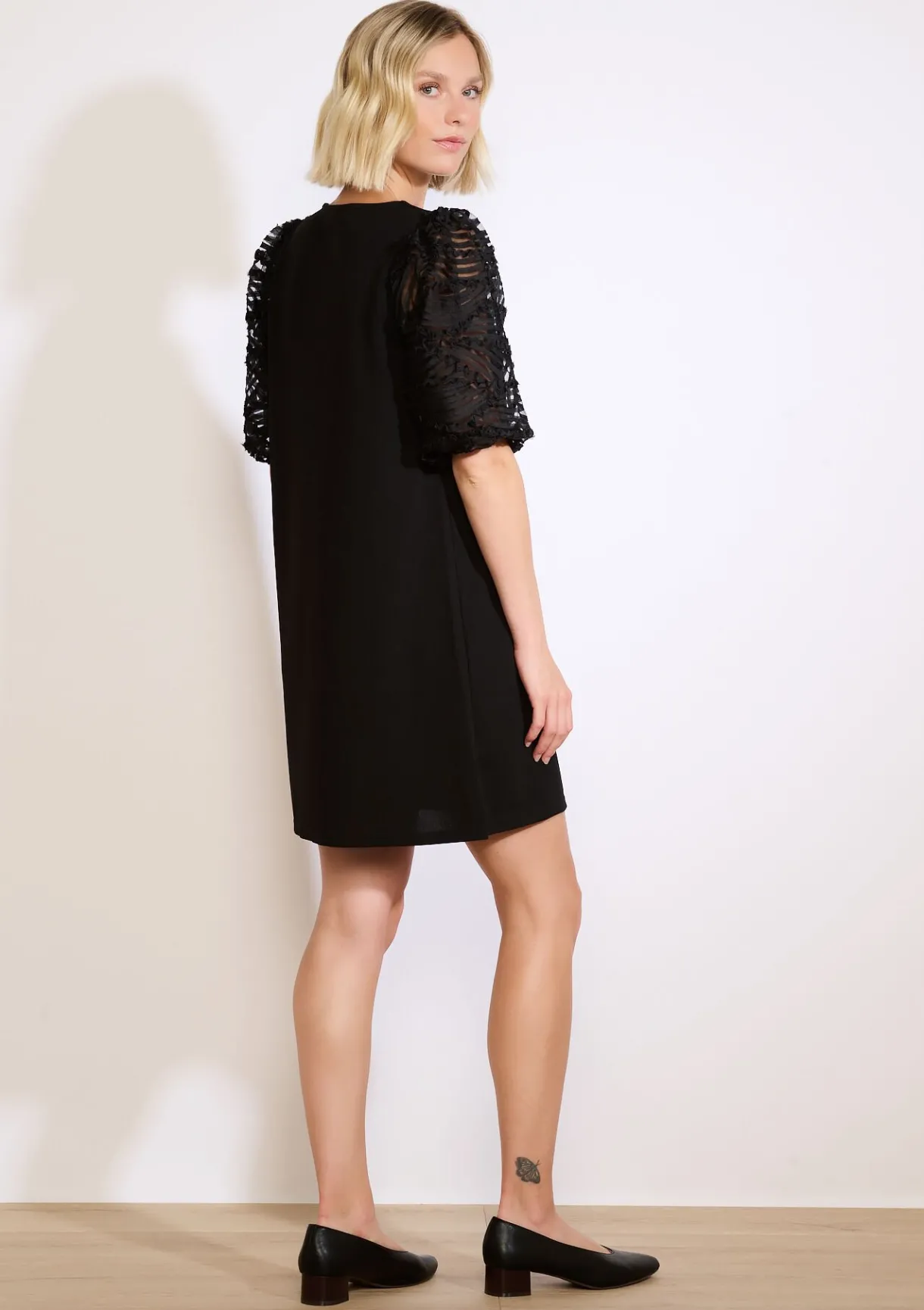 LolaLiza Korte jurk met kantmouwen- Jurken