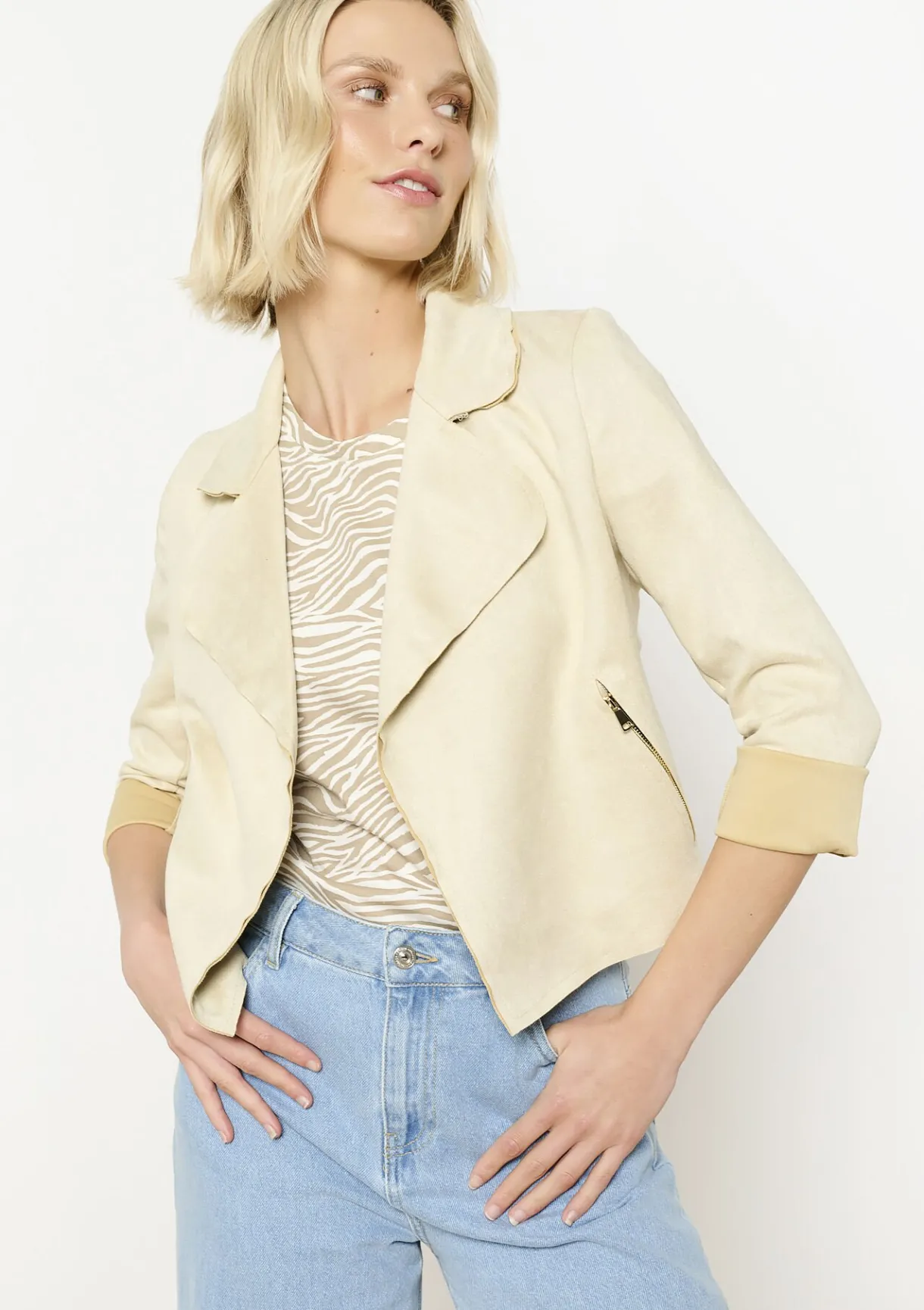 LolaLiza Korte suèdelook jas- Vesten En Blazers