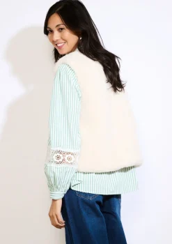 LolaLiza Mouwloos teddy gilet- Vesten En Blazers