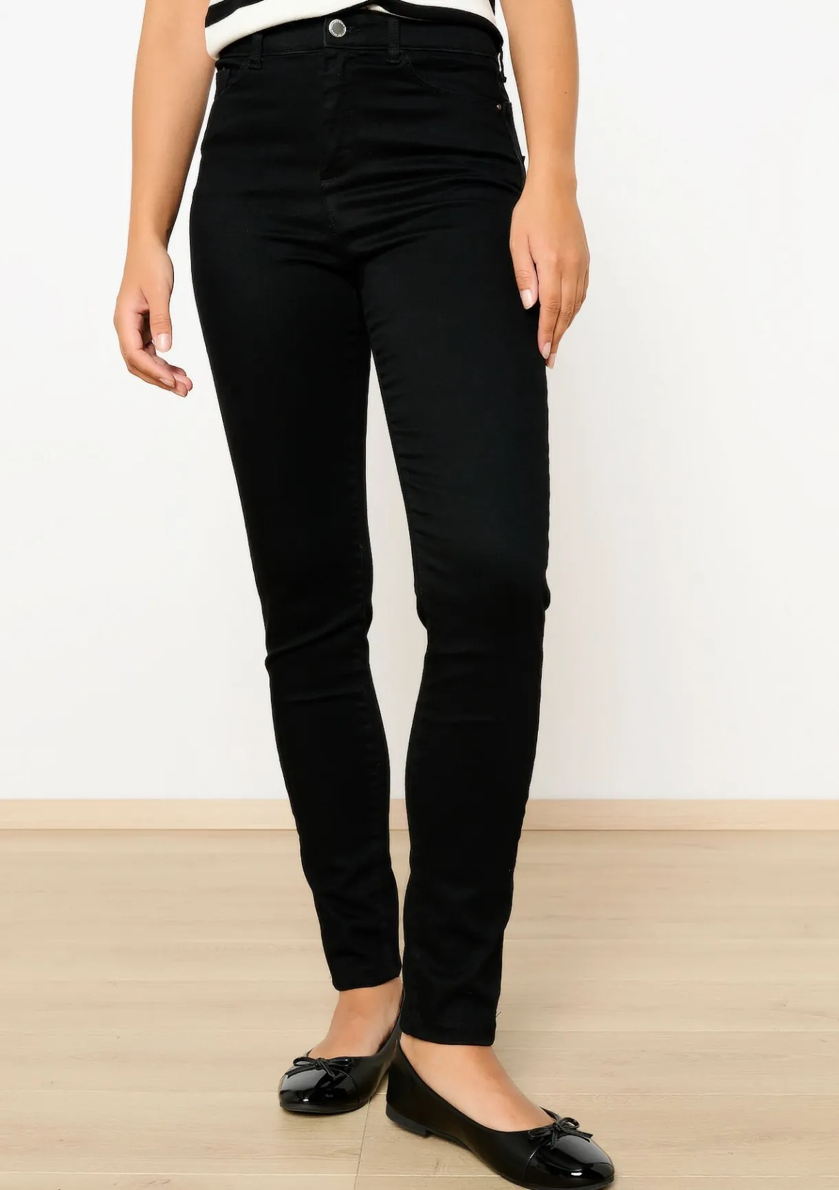 LolaLiza Multiple size slim jeans- Jeans