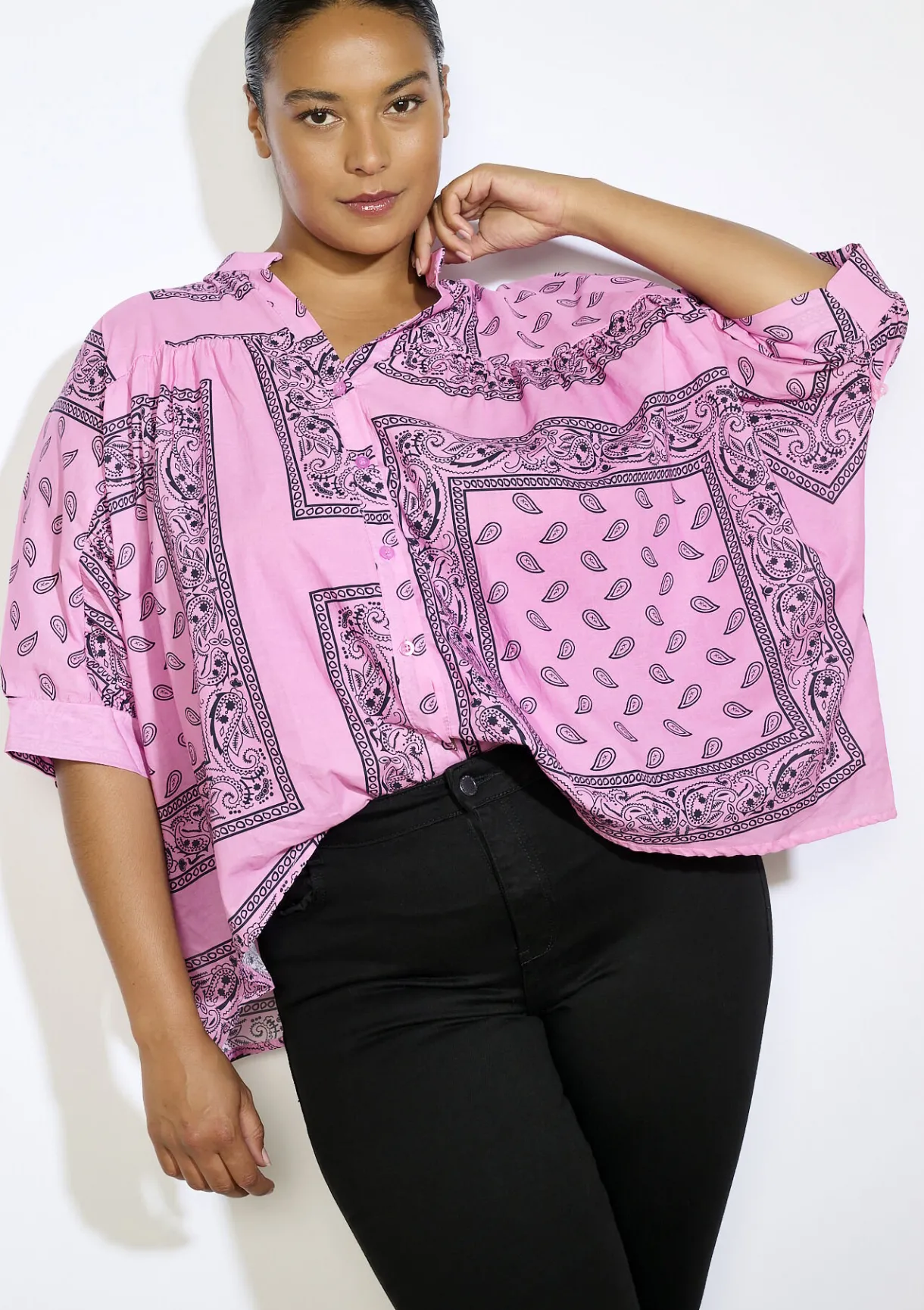 LolaLiza Oversized blouse met bandanaprint- Blouses En Hemden