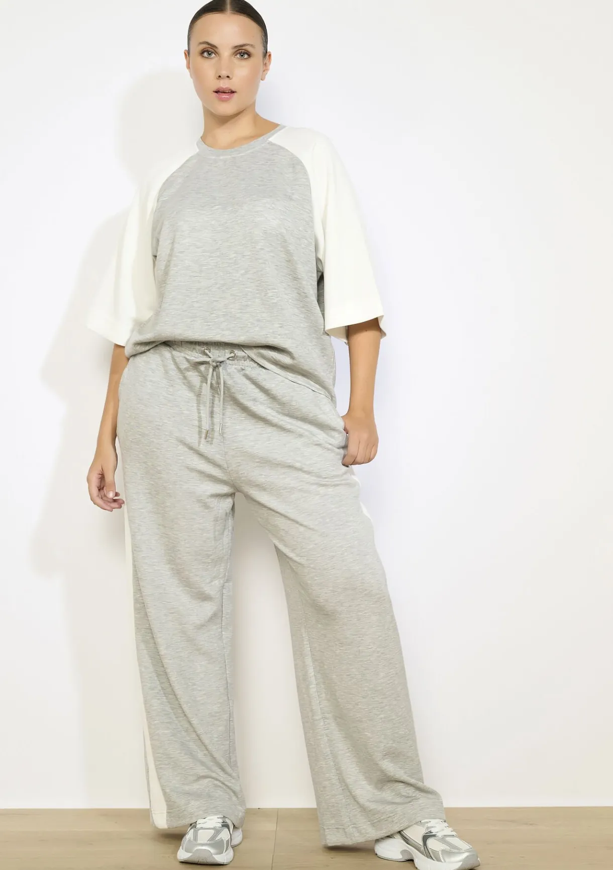 LolaLiza Oversized sweatshirt met contrast- Sweats|Loungewear