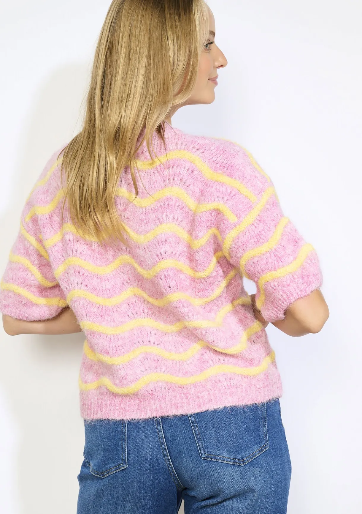 LolaLiza Pullover met korte mouwen en golfjes- Truien En Cardigans