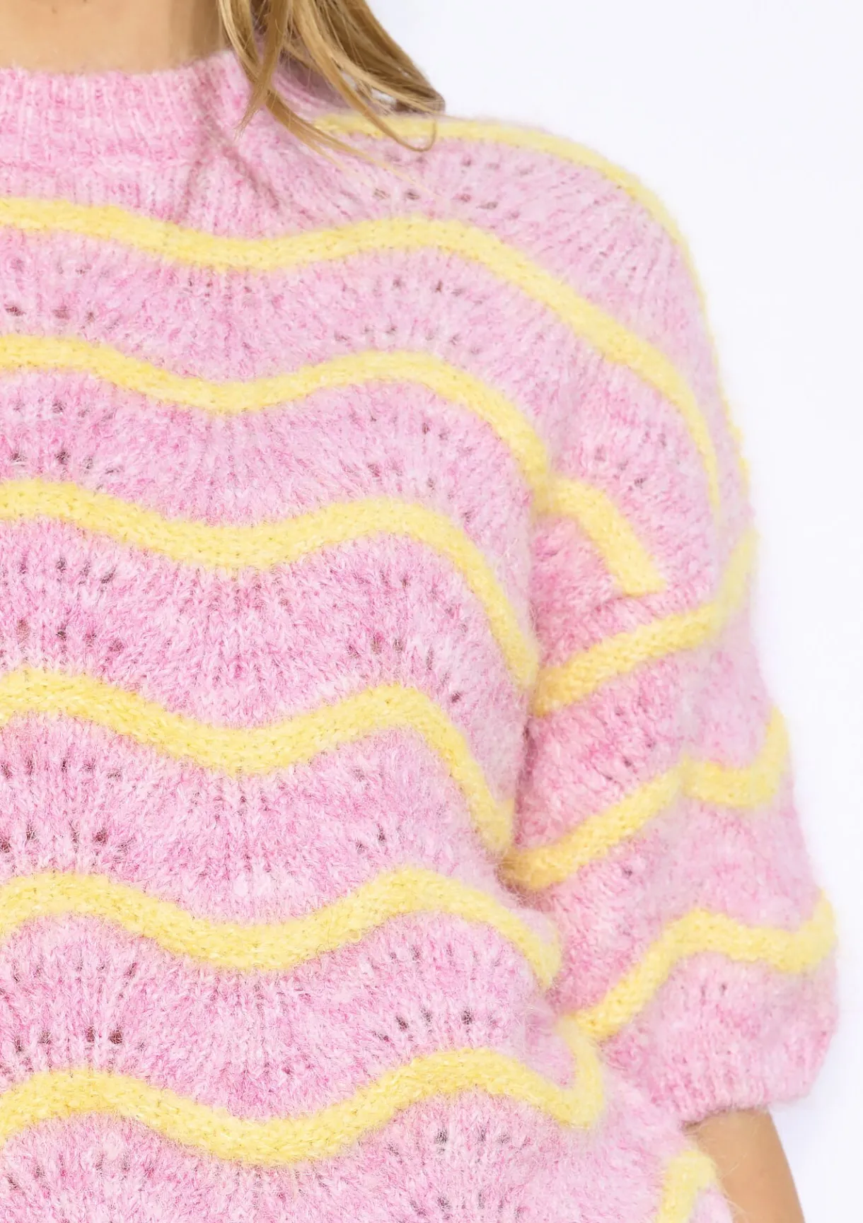 LolaLiza Pullover met korte mouwen en golfjes- Truien En Cardigans