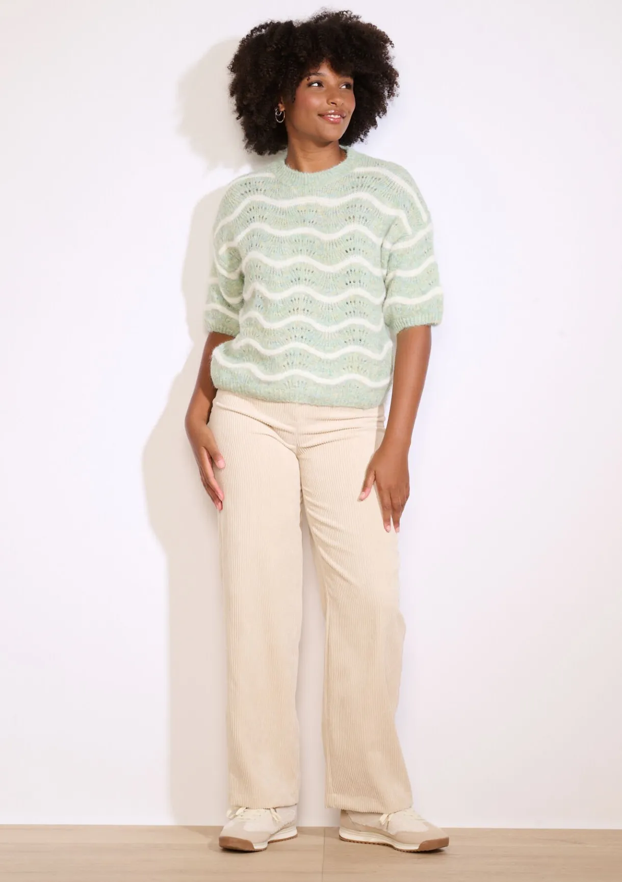 LolaLiza Pullover met korte mouwen en golfjes- Truien En Cardigans