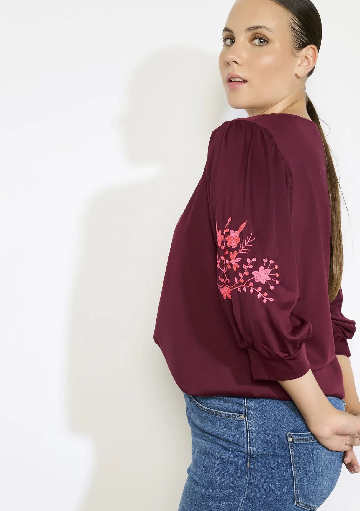 LolaLiza Top met borduursels op de mouwen- Tops En T-Shirts
