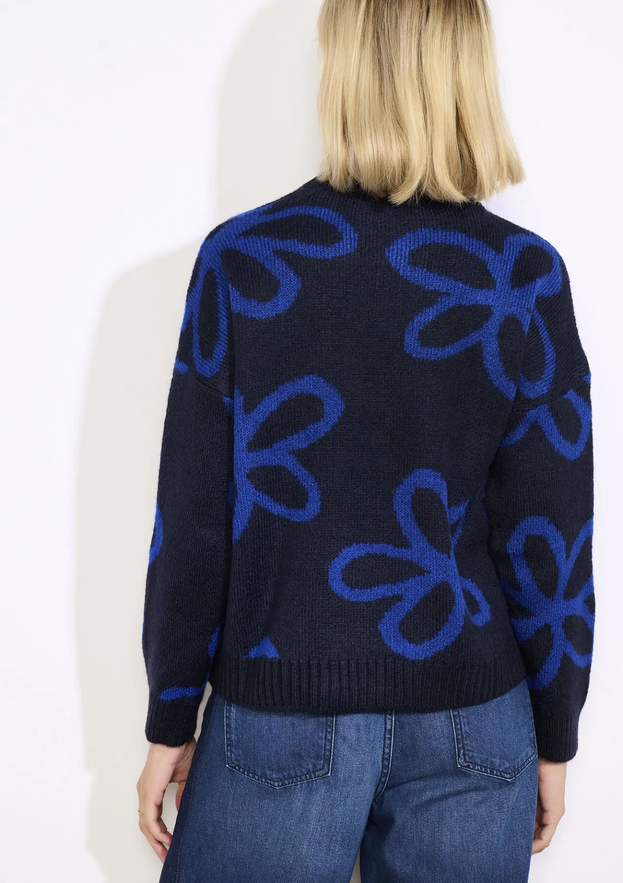 LolaLiza Trui met grote bloemen- Truien En Cardigans