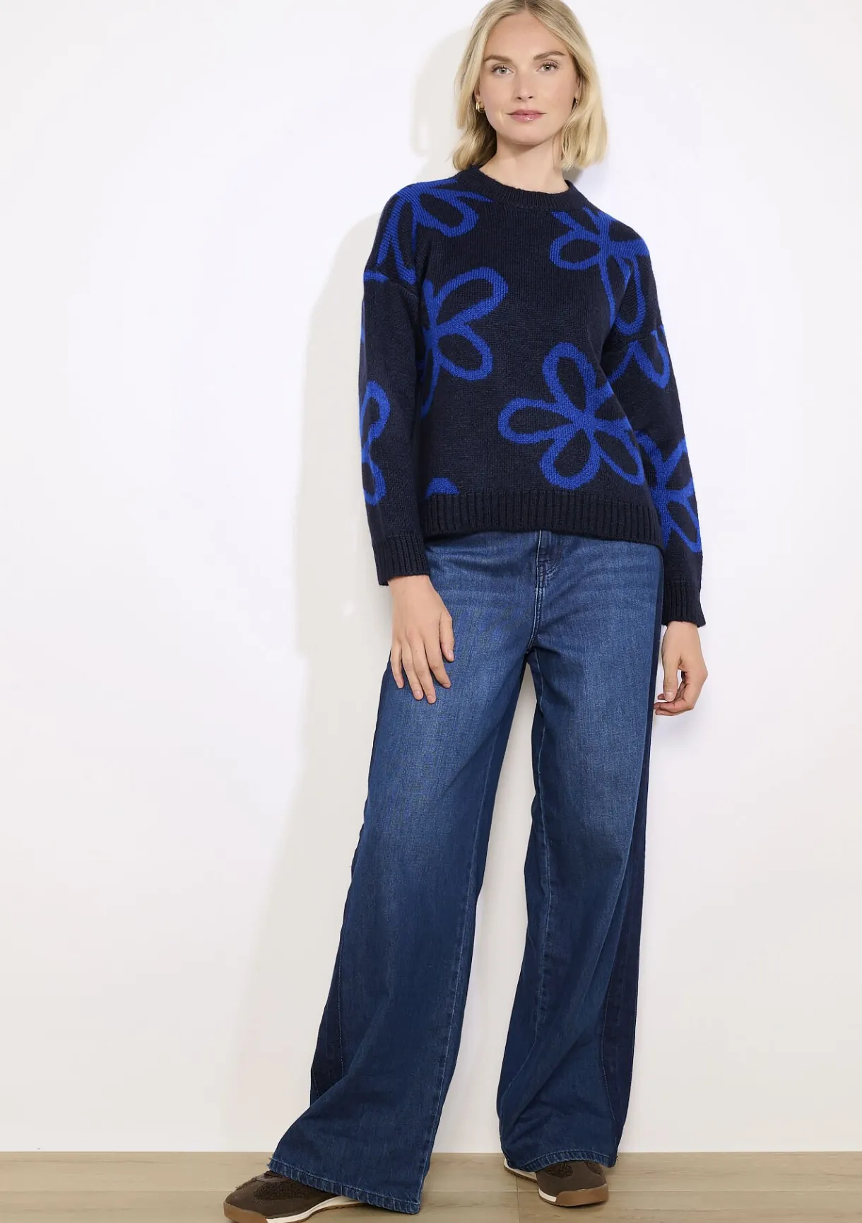 LolaLiza Trui met grote bloemen- Truien En Cardigans