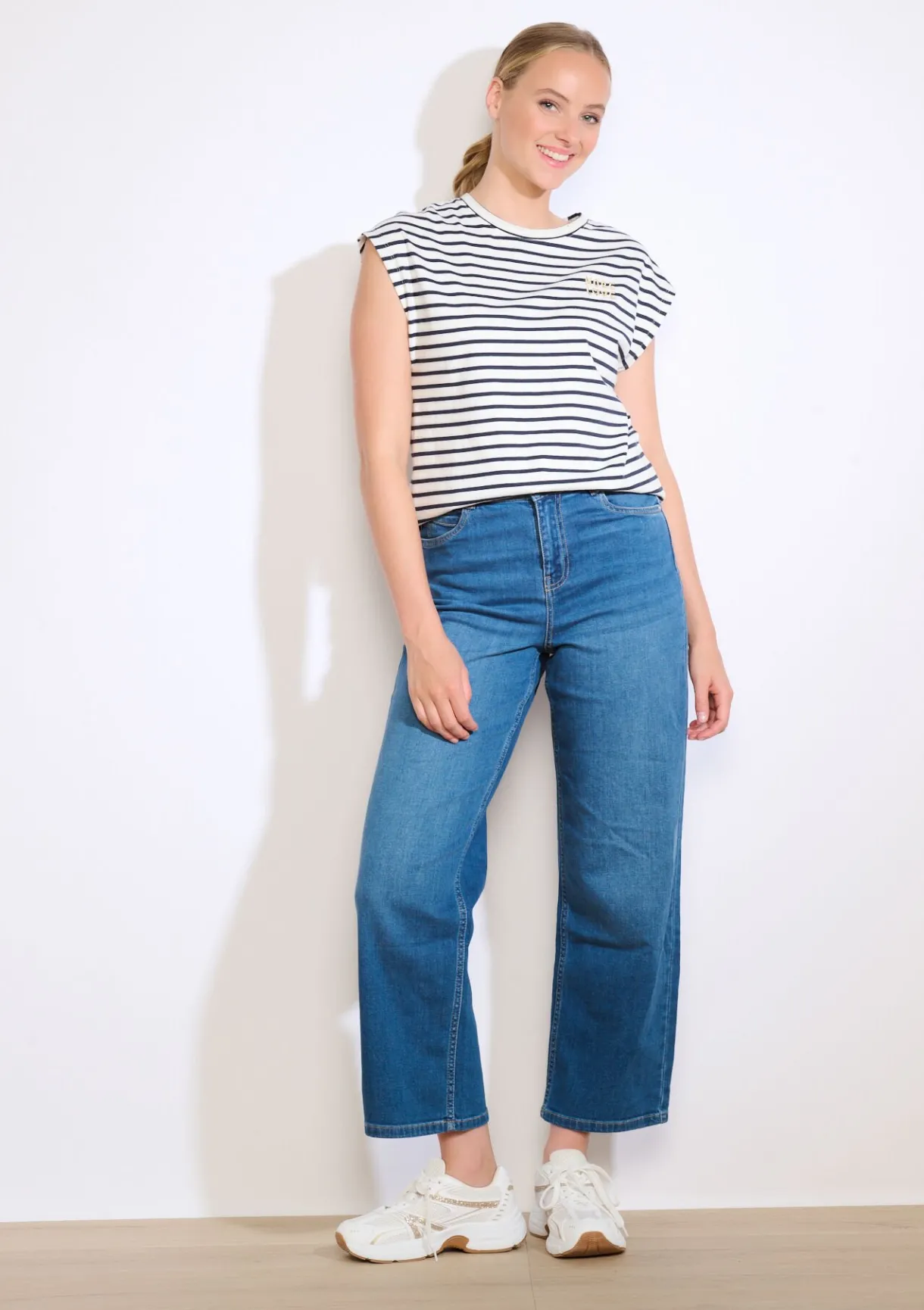 LolaLiza T-shirt met geborduurde tekst- Tops En T-Shirts