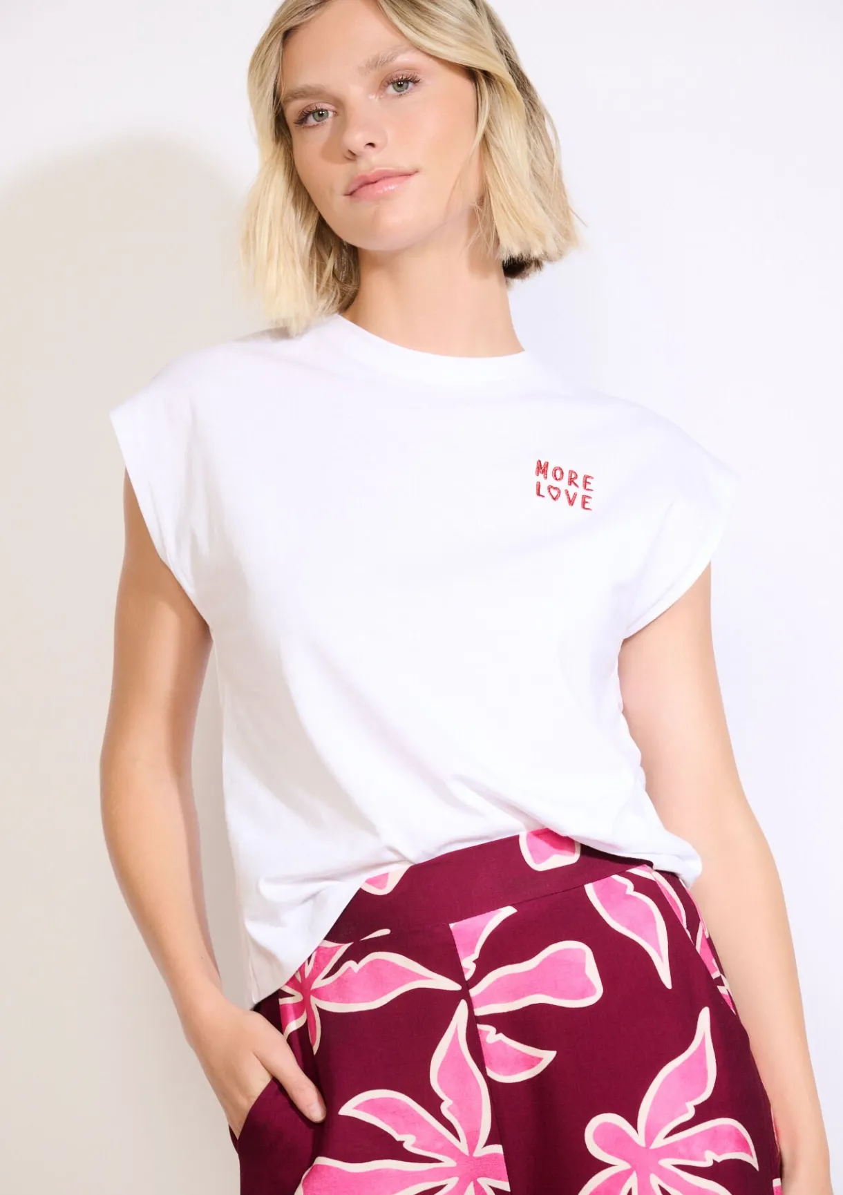 LolaLiza T-shirt met geborduurde tekst- Tops En T-Shirts