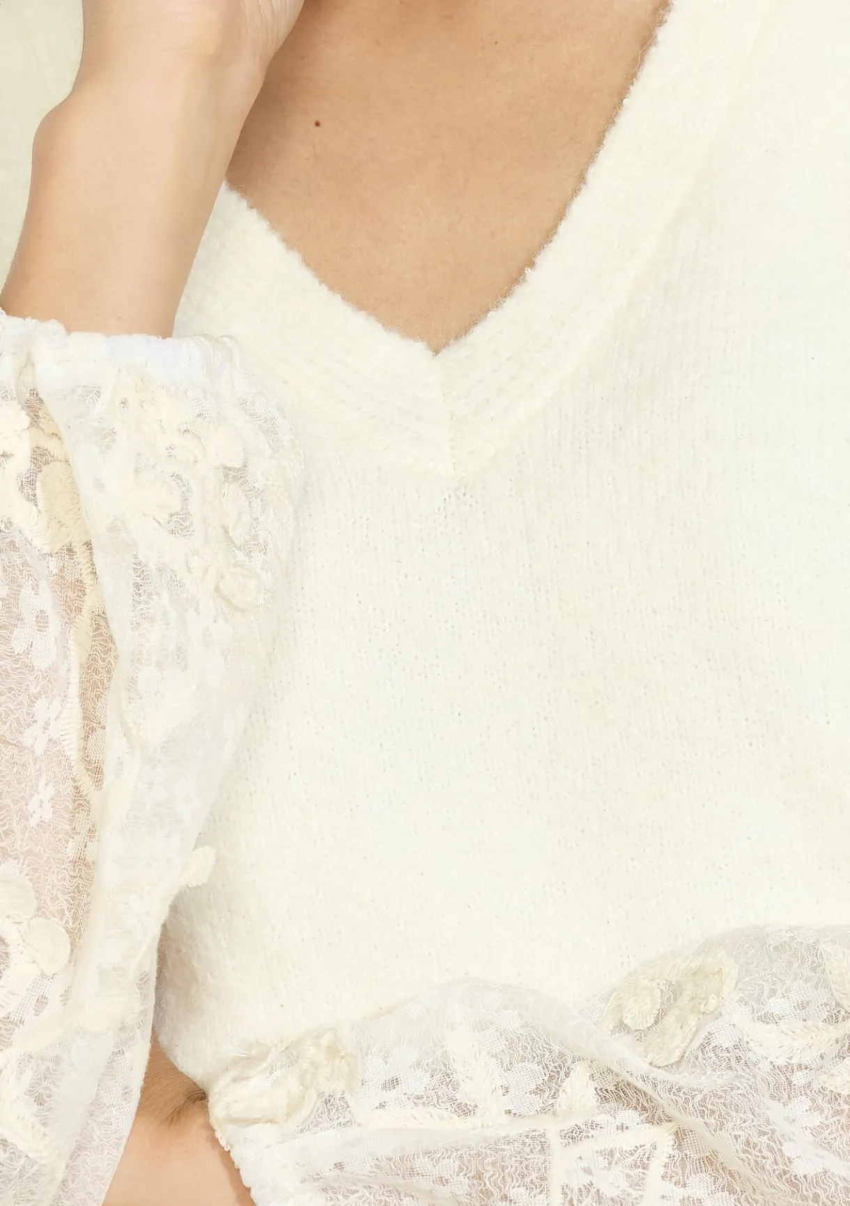 LolaLiza V-hals trui met kanten mouwen- Truien En Cardigans